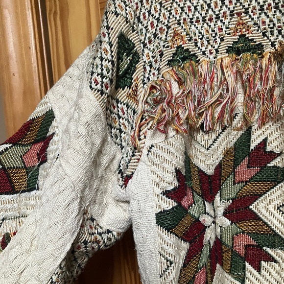 PASSPORT OF PIER ONE EMBROIDERED CROP JCKET - WOOD BUTTONS - Picture 3 of 7